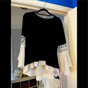 Black/white top